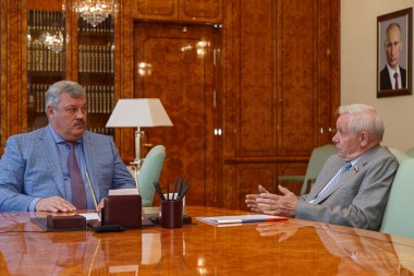 С.Гапликов провёл рабочую встречу с сенатором В.Марковым