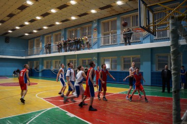 Впереди – команда баскетболистов школы №2