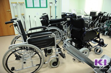 Закуплены кресла-коляски для инвалидов республики
