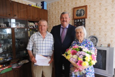 Глава Республики Коми поздравил с Днём семьи, любви и верности семью Матюшиных из Сыктывкара