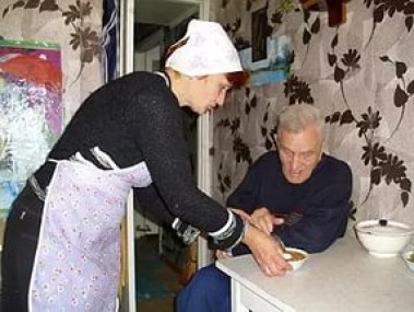 Качество социальных услуг на дому пожилым жителям повысят за счет конкуренции