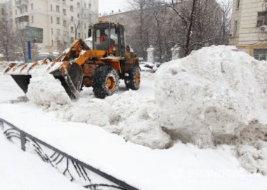 Властям городов и районов указали на обязанность сразу реагировать на сообщения граждан по поводу заваленных снегом дворов и улиц