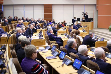 Парламентарии Коми почти единогласно приняли решение о сокращении количества платных депутатских кресел