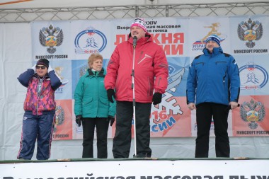 Сергей Гапликов дал старт массовой гонке Лыжня России - 2016