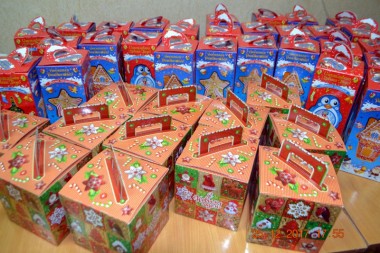 В Министерстве труда РК собрали новогодние подарки для детей из семей, нуждающихся в помощи