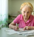 Пенсионеров по возрасту предложили освободить от коммунальных платежей